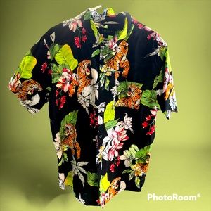 Pacsun Jungle Print Cotton Button-down Shirt. Black, Green, Red. Size XL